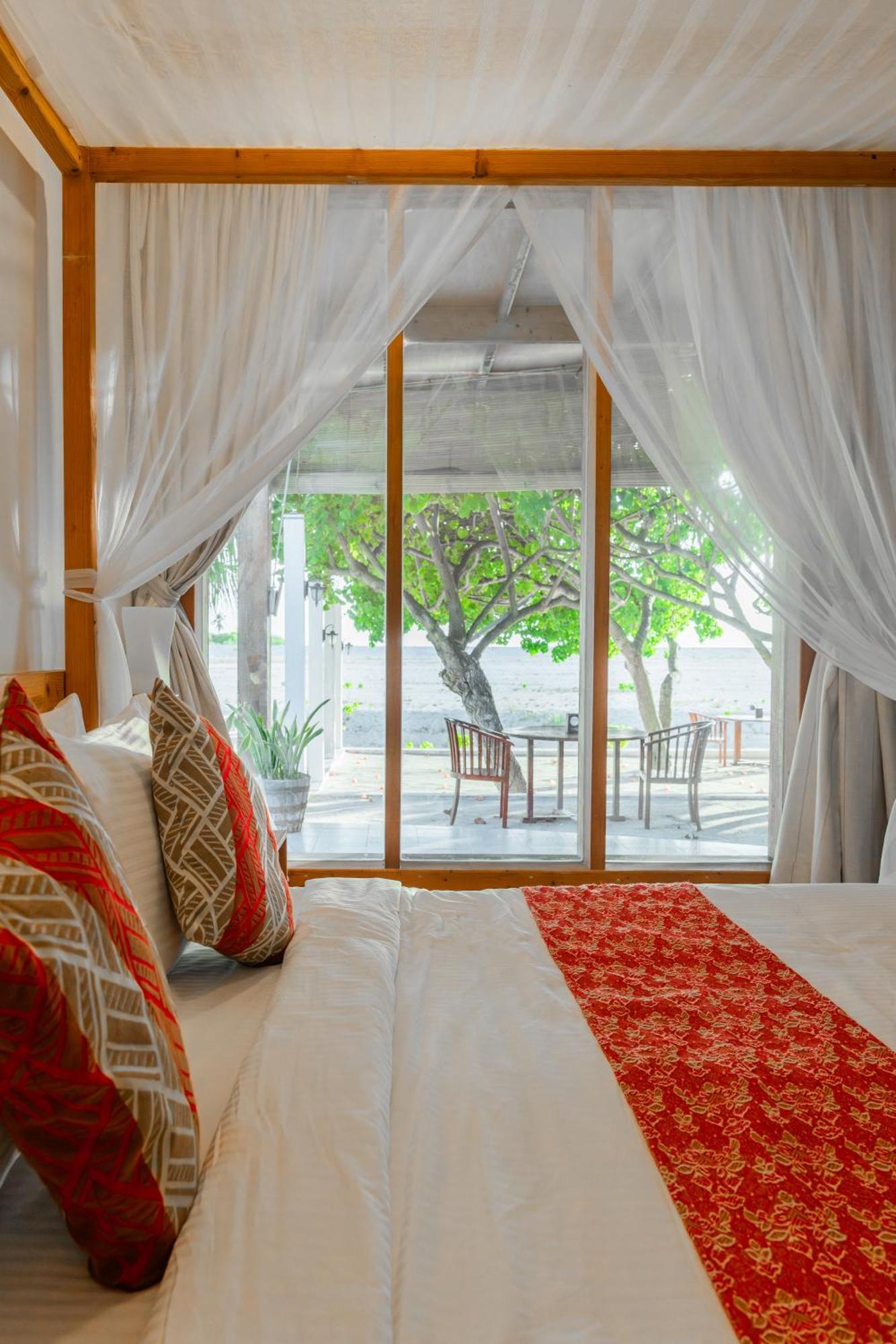 เวฟ ซาวด์ บาย 3เอส มัลดีฟส์ Hotel Addu City ภายนอก รูปภาพ