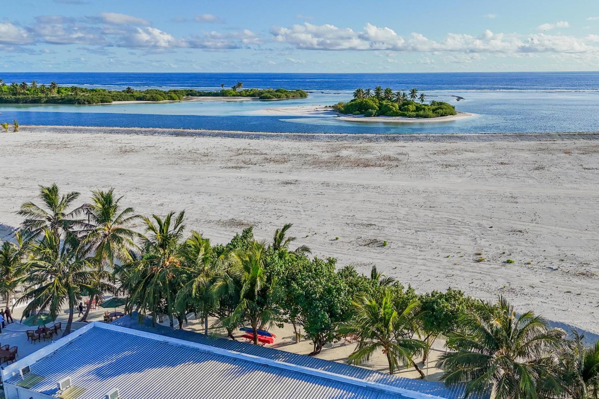 เวฟ ซาวด์ บาย 3เอส มัลดีฟส์ Hotel Addu City ภายนอก รูปภาพ